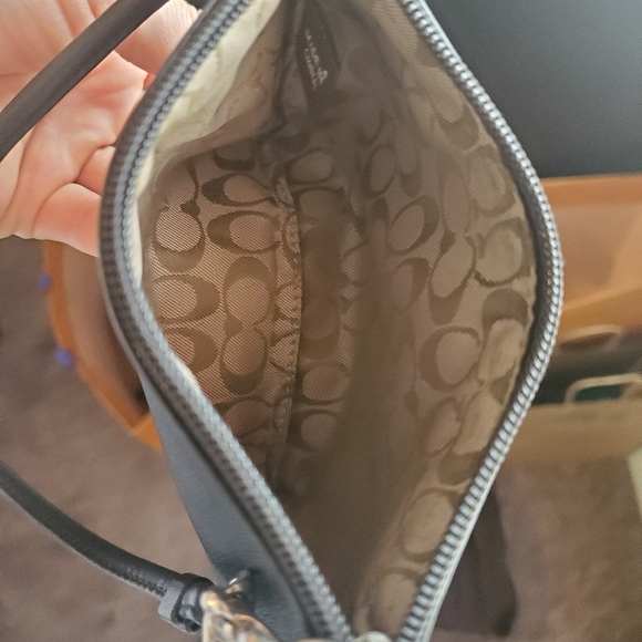 Coach wristlet - Picture 6 of 9